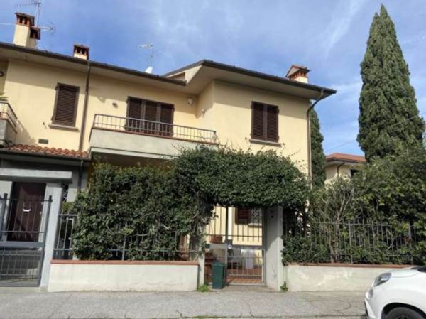 casa indipendente in vendita a Prato