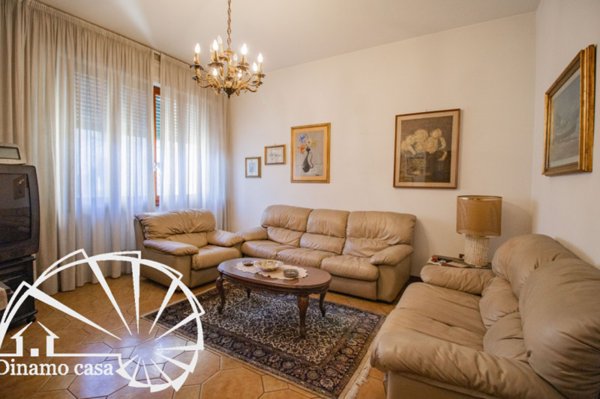 casa indipendente in vendita a Prato
