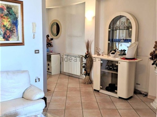 casa indipendente in vendita a Prato in zona Casale