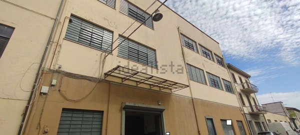 capannone in vendita a Prato