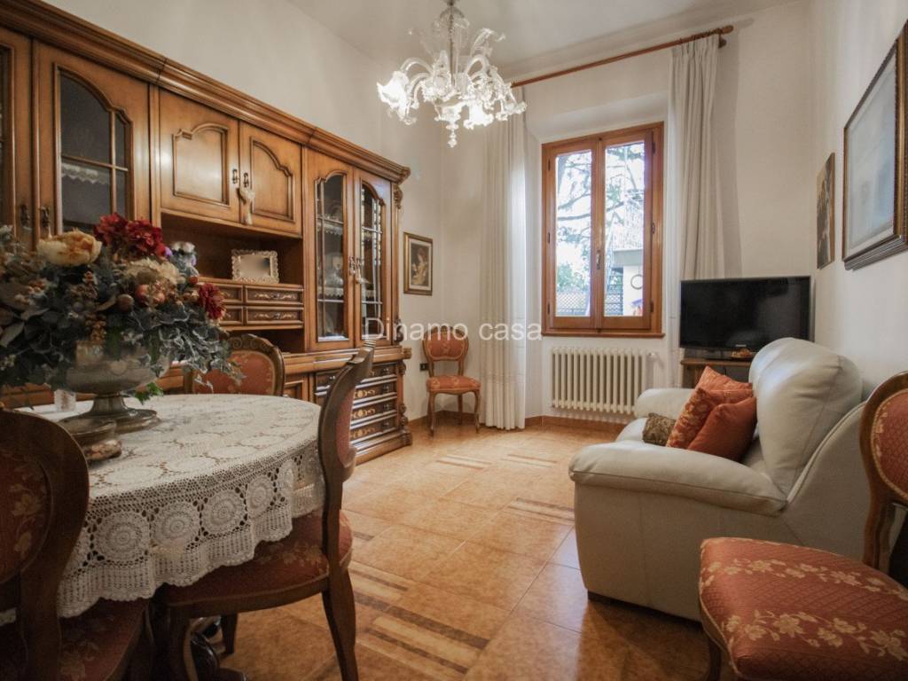 casa indipendente in vendita a Prato in zona Grignano