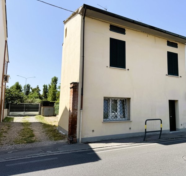casa indipendente in vendita a Prato in zona San Giusto