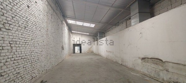 locale di sgombero in vendita a Prato in zona Grignano