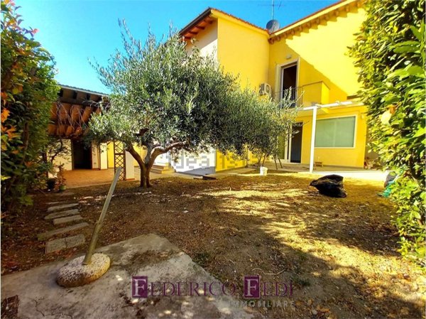 casa indipendente in vendita a Prato