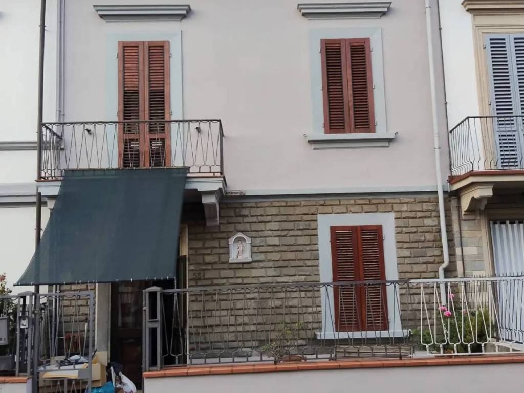 casa indipendente in vendita a Prato