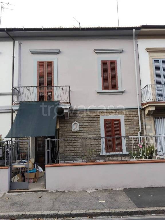 casa indipendente in vendita a Prato