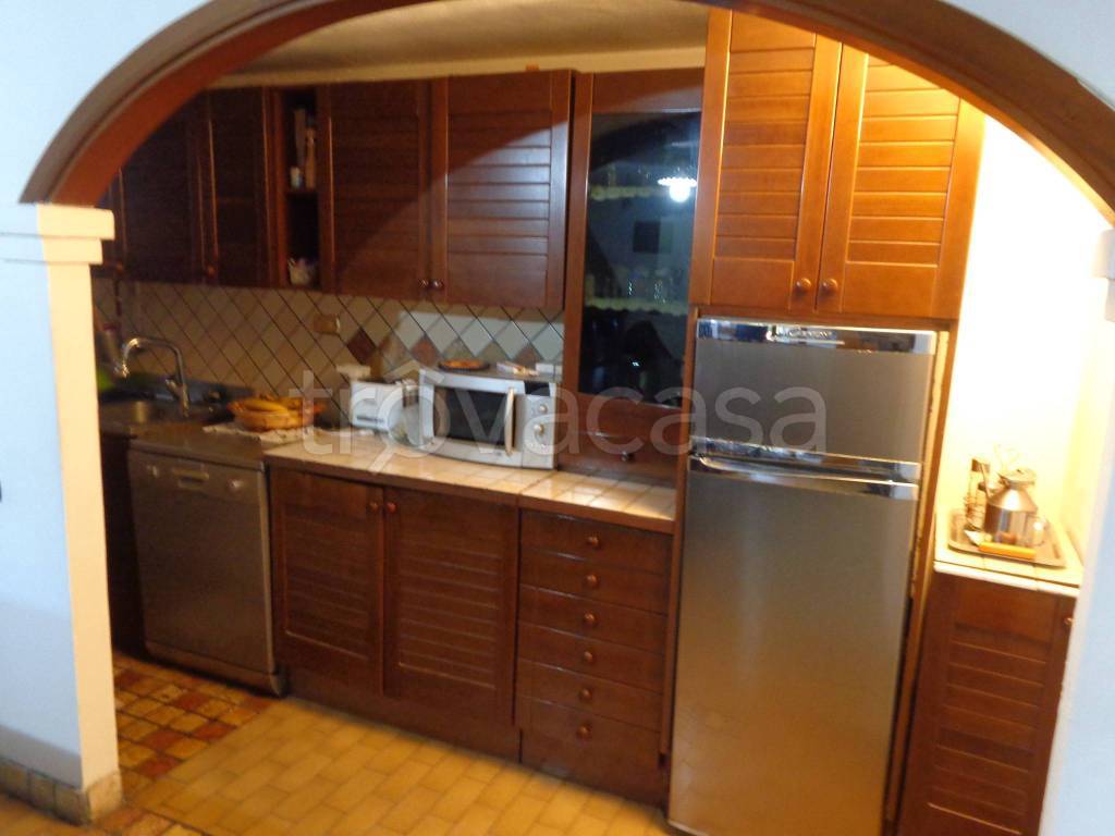 casa indipendente in vendita a Prato in zona Iolo