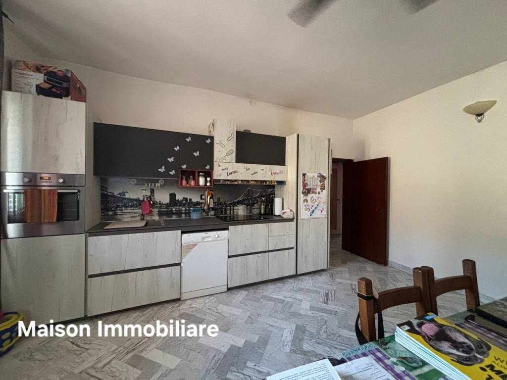 casa indipendente in vendita a Prato in zona Paperino