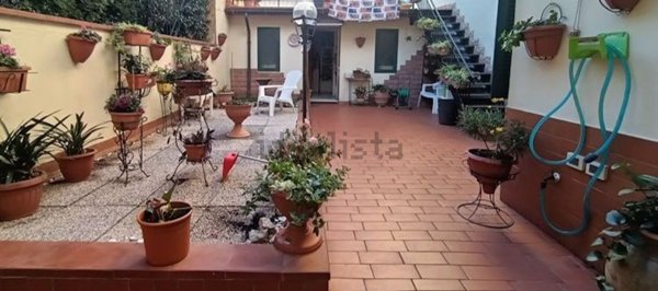 casa indipendente in vendita a Prato
