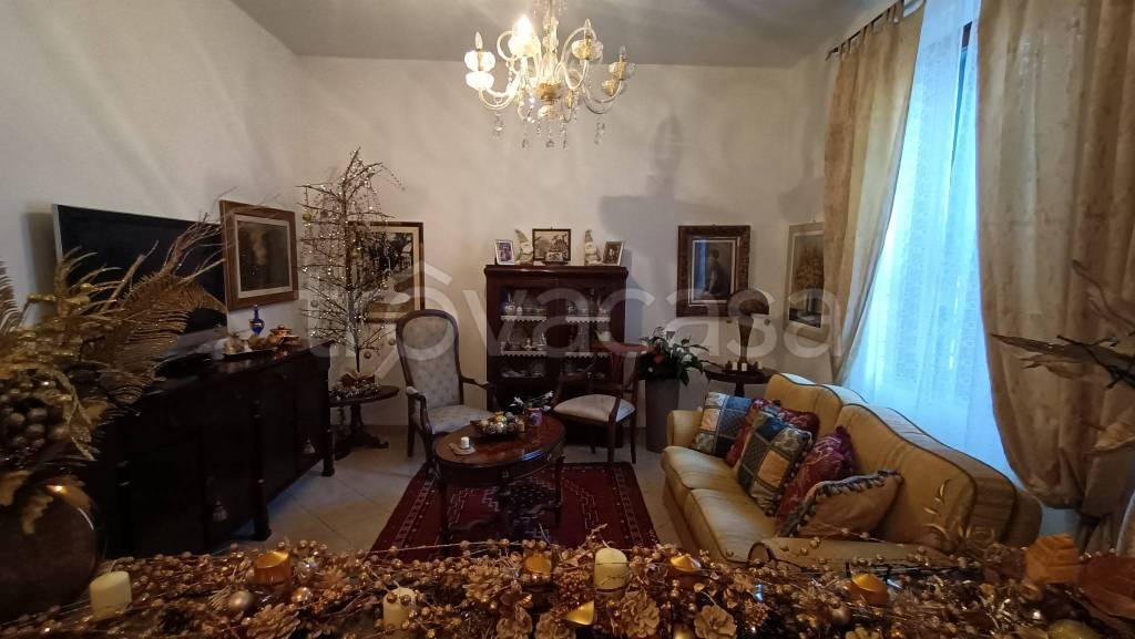 casa indipendente in vendita a Prato