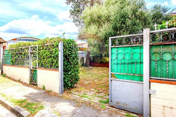 appartamento in vendita a Prato in zona Sant'Ippolito