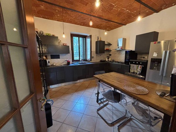 casa indipendente in vendita a Prato in zona Vergaio