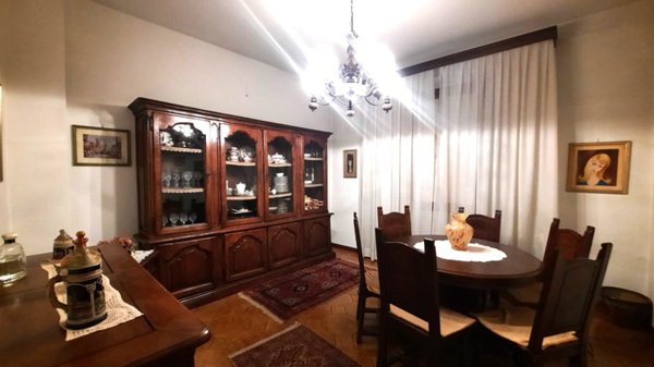 casa indipendente in vendita a Prato