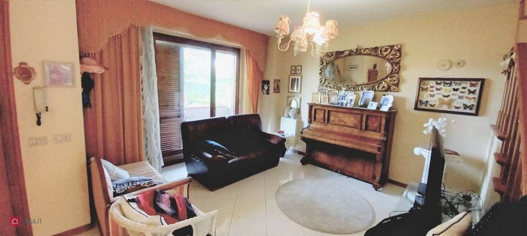 casa indipendente in vendita a Prato in zona Paperino