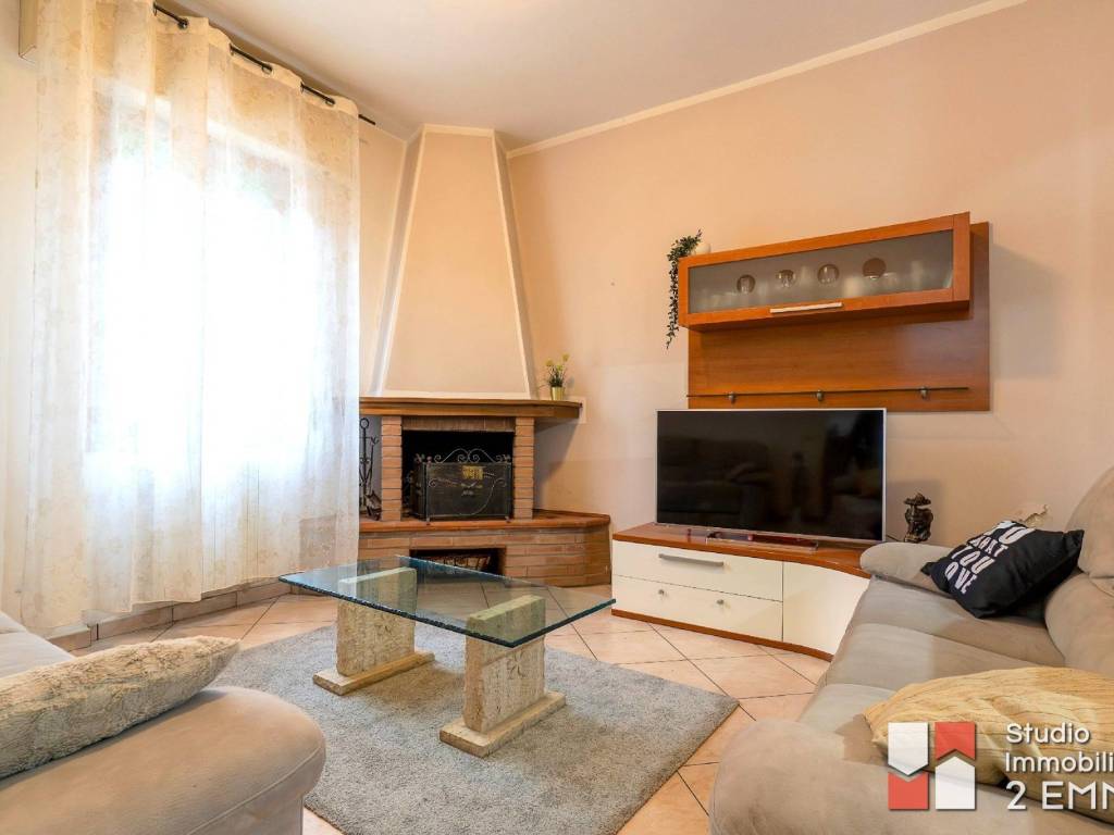 casa indipendente in vendita a Prato in zona Figline