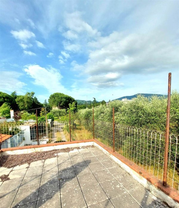 casa indipendente in vendita a Prato in zona Galceti