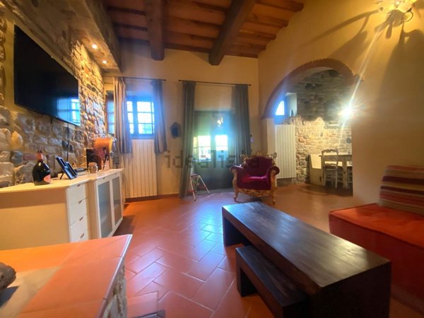 casa indipendente in vendita a Prato in zona Paperino
