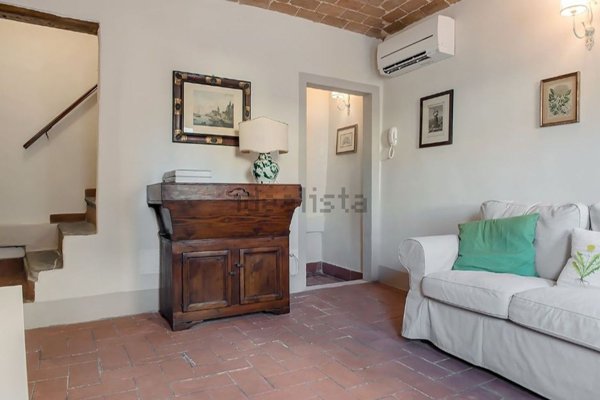casa indipendente in vendita a Prato