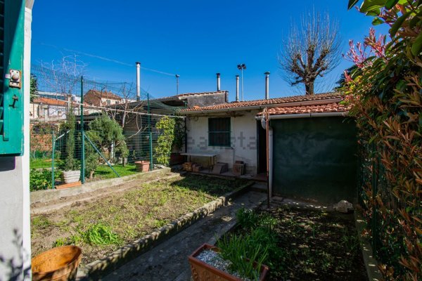 casa indipendente in vendita a Prato