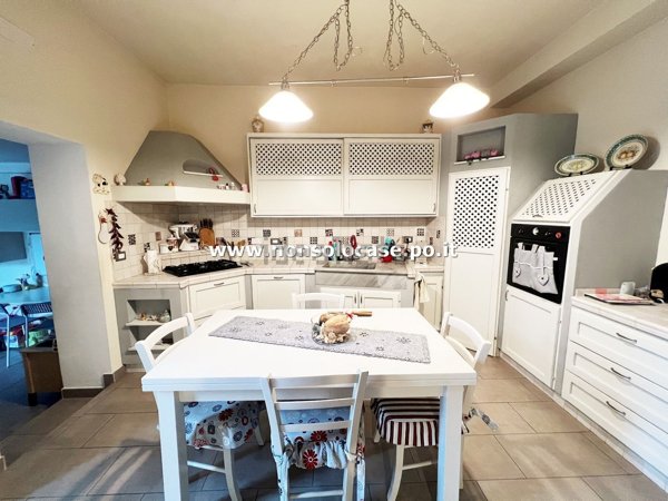 casa indipendente in vendita a Prato in zona Vergaio
