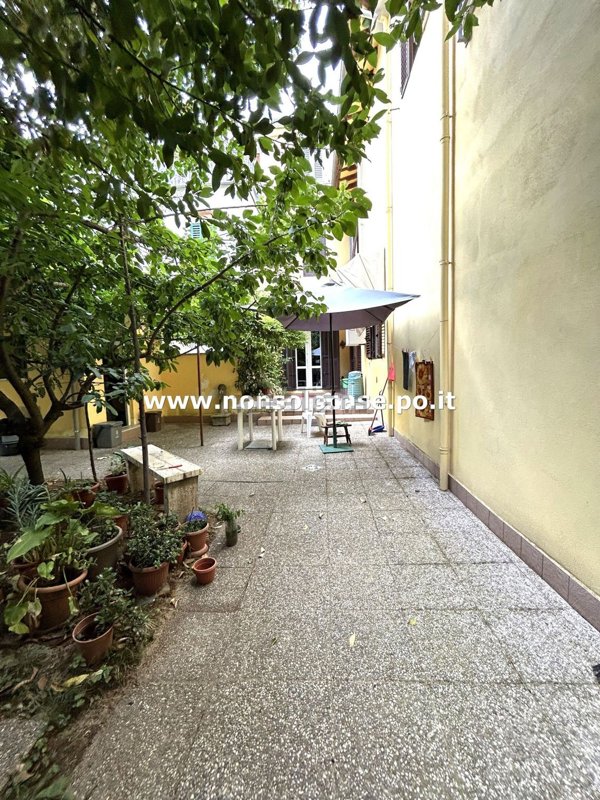casa indipendente in vendita a Prato