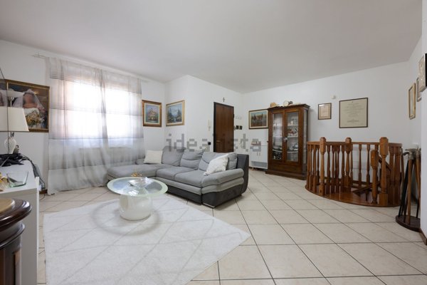 casa indipendente in vendita a Prato in zona Grignano