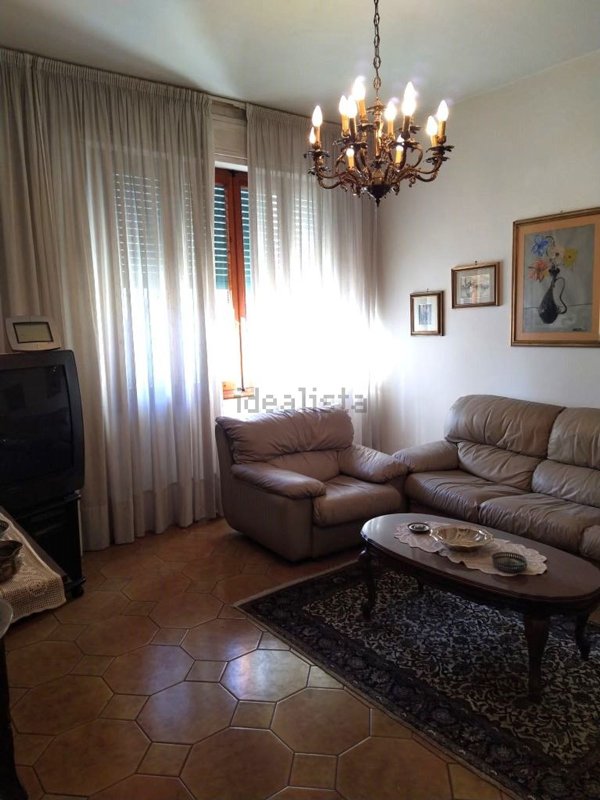 casa indipendente in vendita a Prato