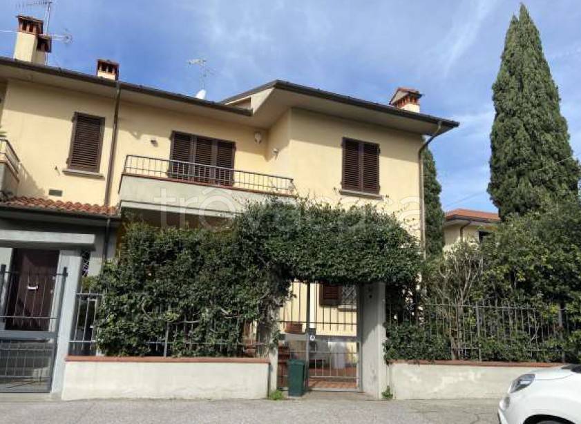 casa indipendente in vendita a Prato