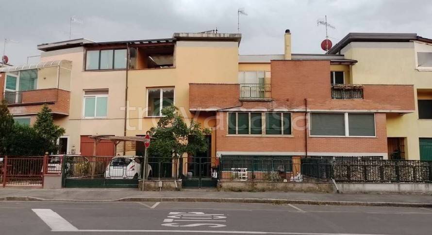 casa indipendente in vendita a Prato in zona Galceti