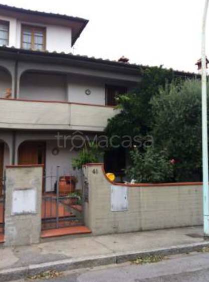 appartamento in vendita a Prato in zona Tavola