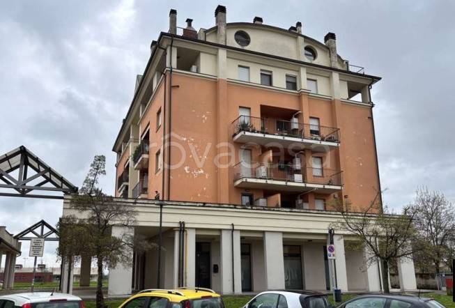 appartamento in vendita a Prato in zona Paperino