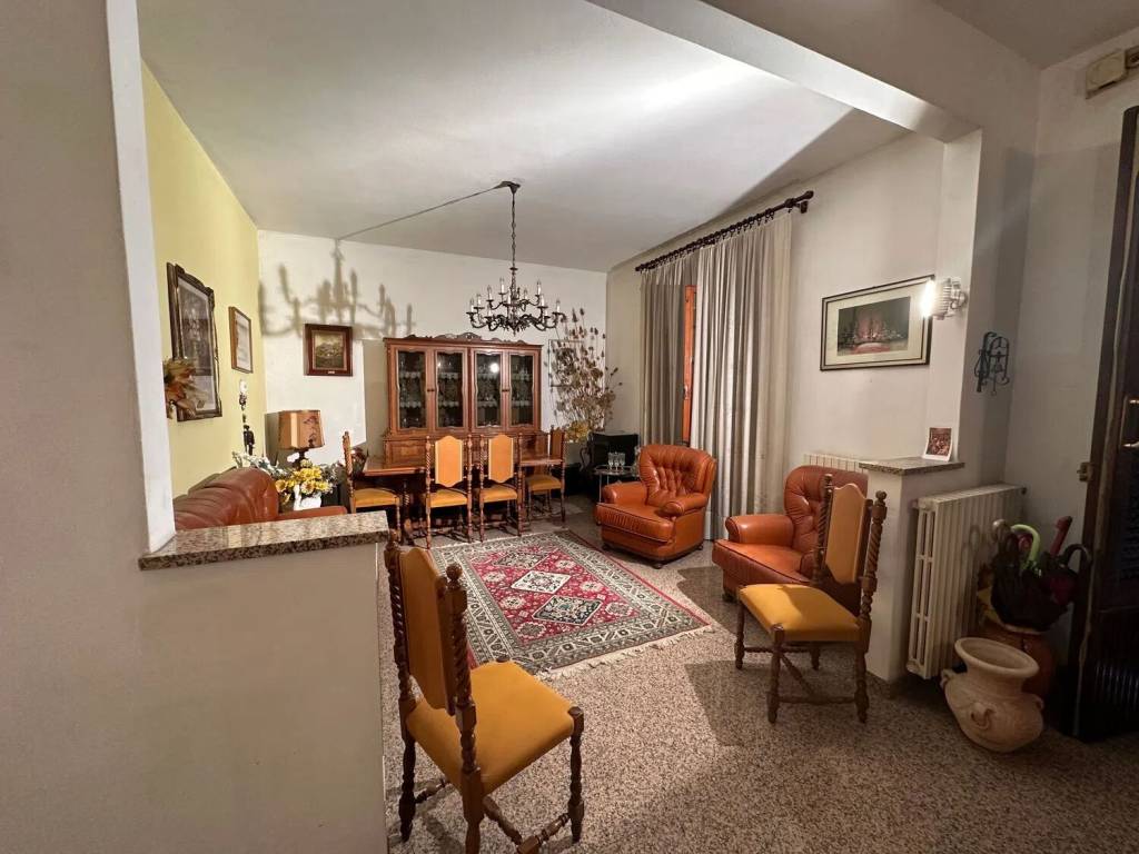 casa indipendente in vendita a Prato in zona Tavola