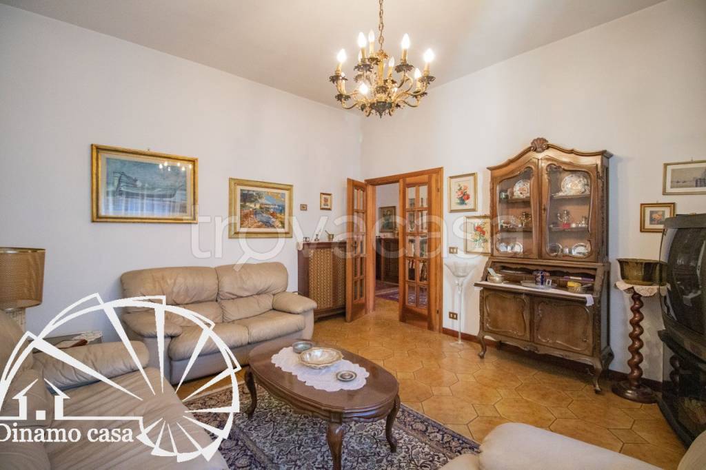 casa indipendente in vendita a Prato