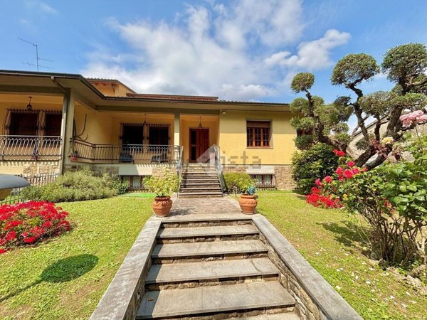 casa indipendente in vendita a Prato in zona Iolo