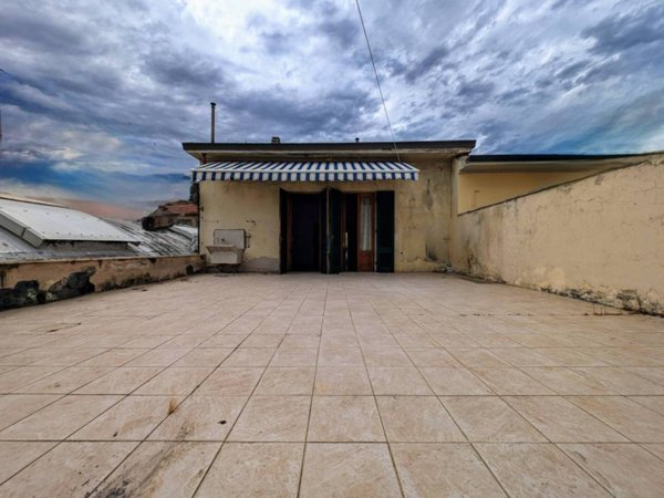 casa indipendente in vendita a Prato