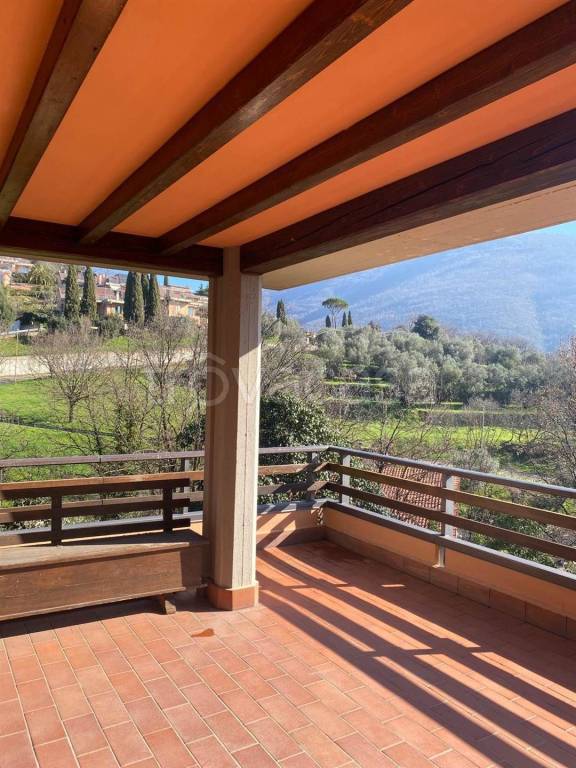 casa indipendente in vendita a Prato in zona La Macine