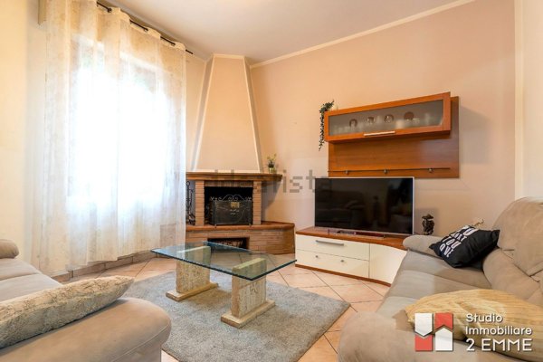 casa indipendente in vendita a Prato in zona Figline
