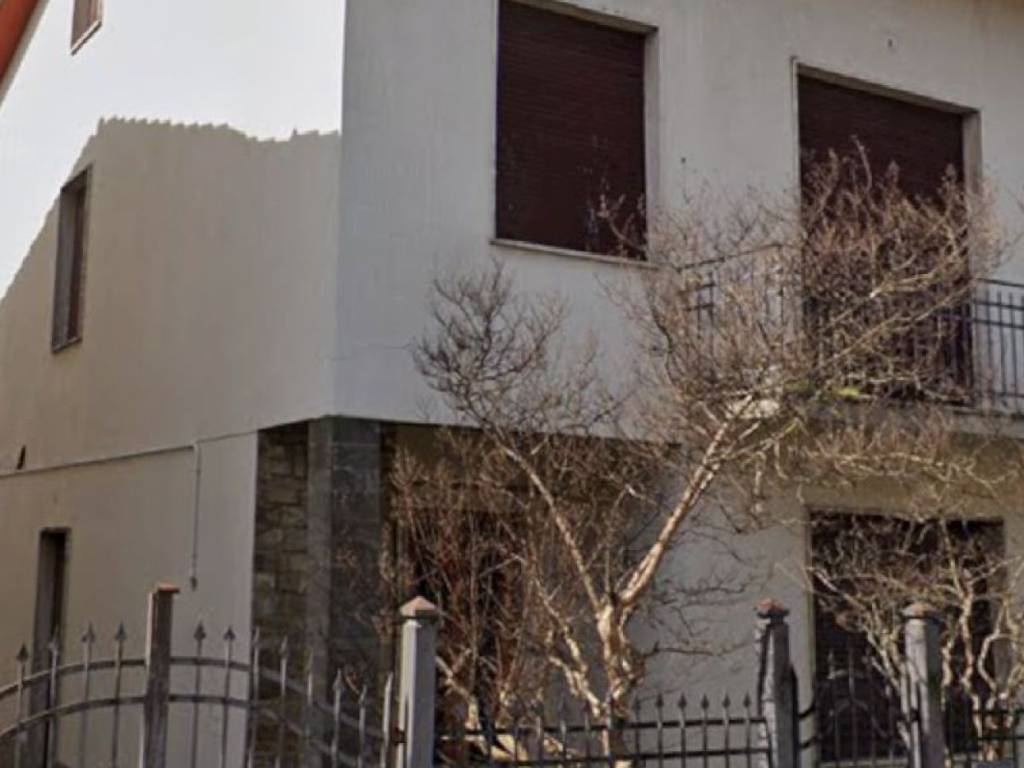 casa indipendente in vendita a Prato in zona Tavola