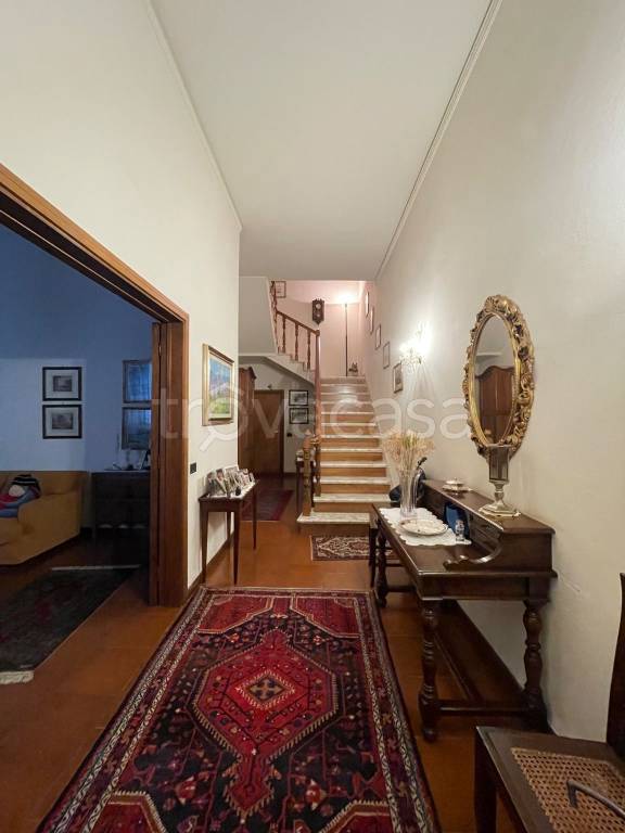 casa indipendente in vendita a Prato in zona Tavola
