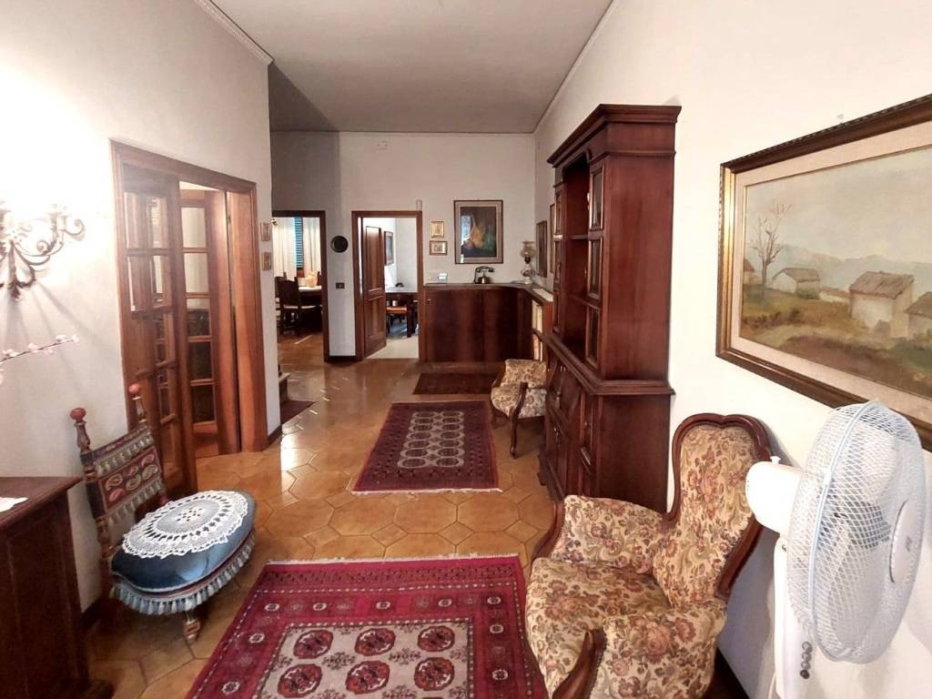 casa indipendente in vendita a Prato