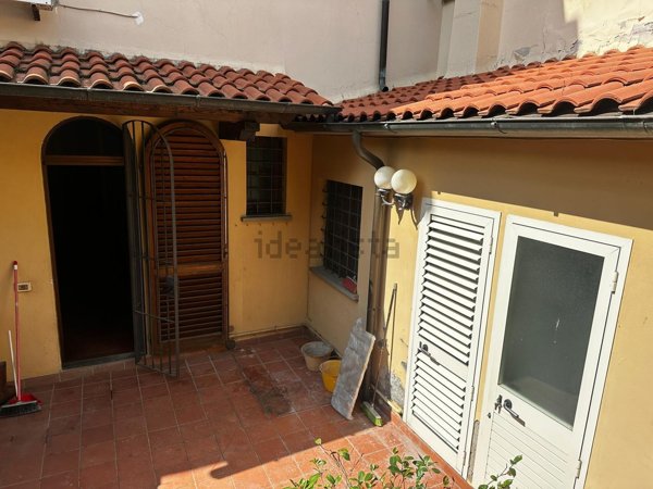casa indipendente in vendita a Prato