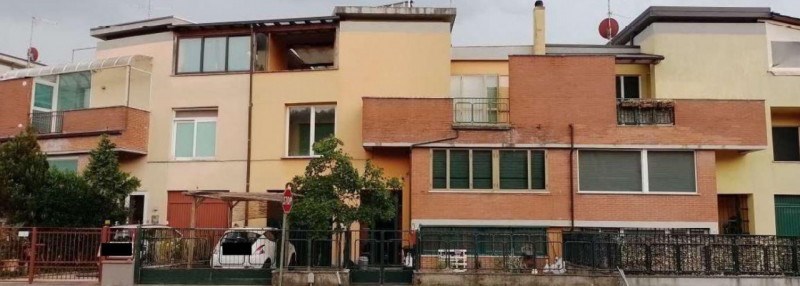 casa indipendente in vendita a Prato