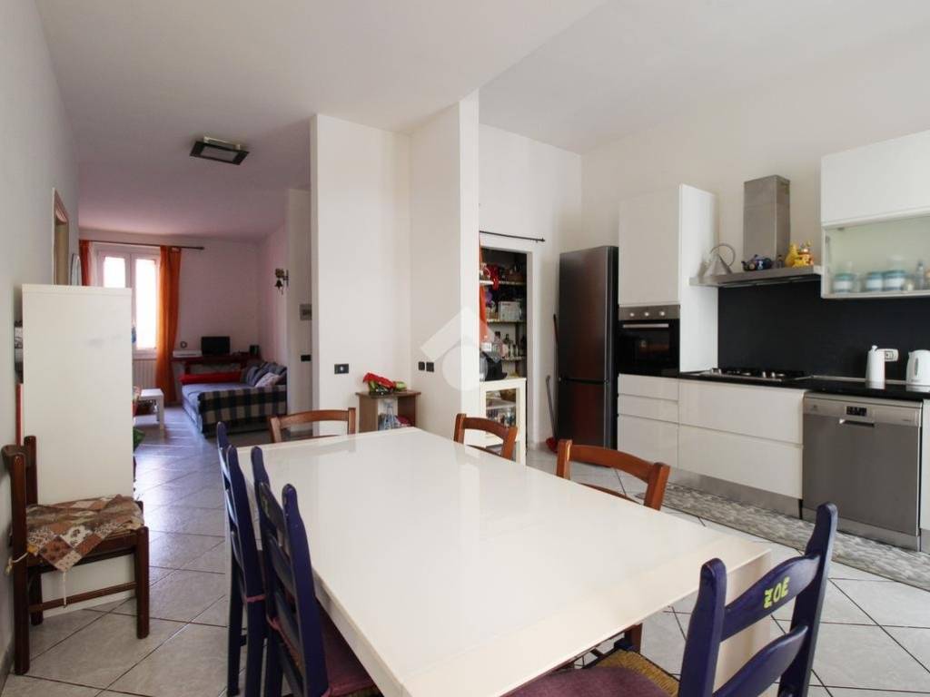 casa indipendente in vendita a Prato
