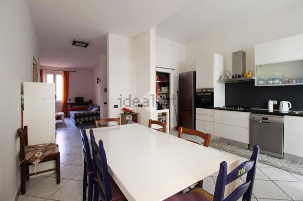 casa indipendente in vendita a Prato