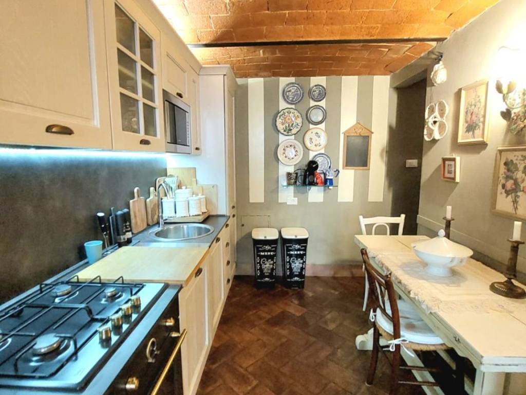 casa indipendente in vendita a Prato