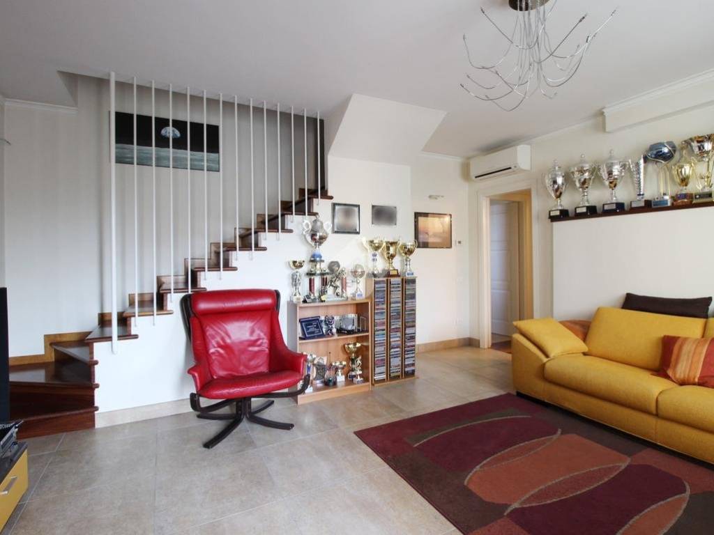 casa indipendente in vendita a Prato