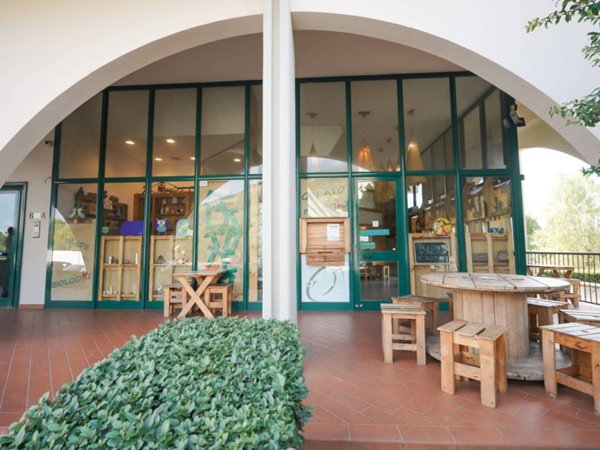 negozio in vendita a Prato in zona La Querce