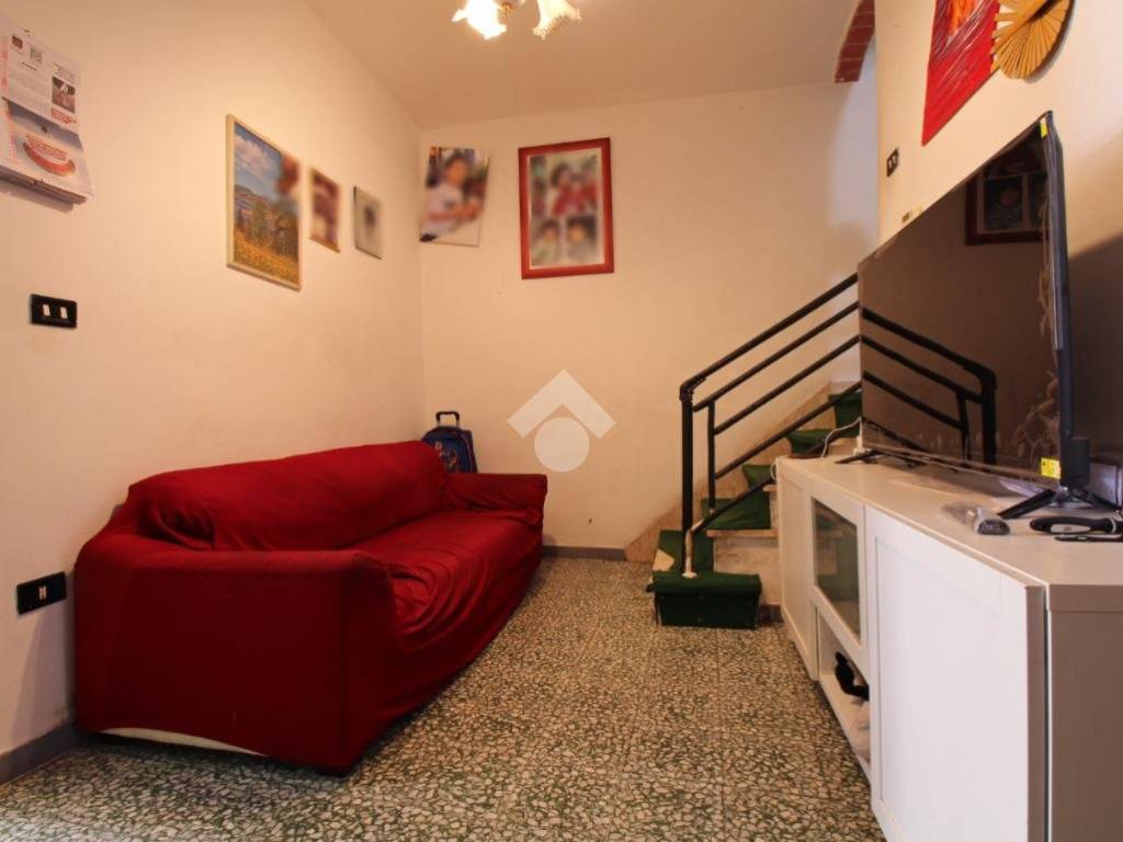 casa indipendente in vendita a Prato in zona Cafaggio