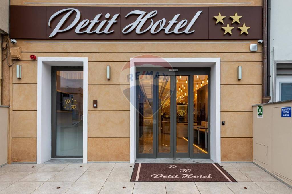 negozio in vendita a Prato in zona La Querce