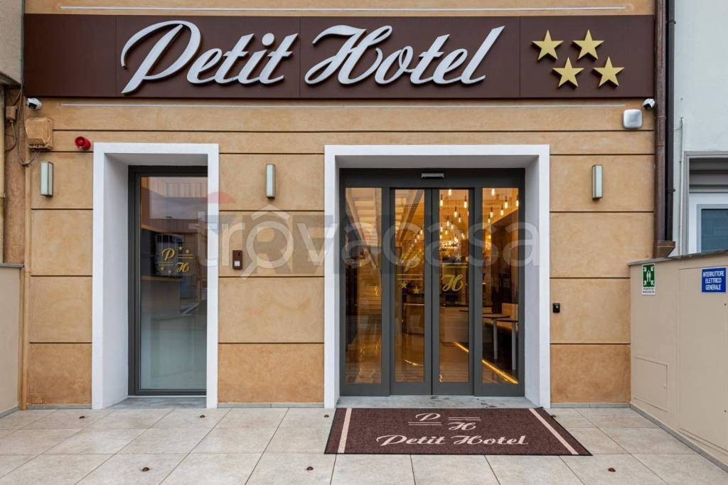 negozio in vendita a Prato in zona La Querce